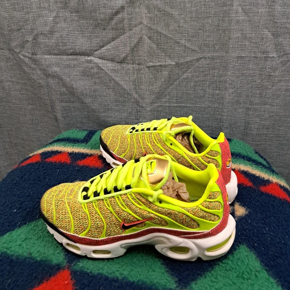 %Nike Air Max Plus Volt Hot Punch SE Premium Women's Size 6.5 /  A 18